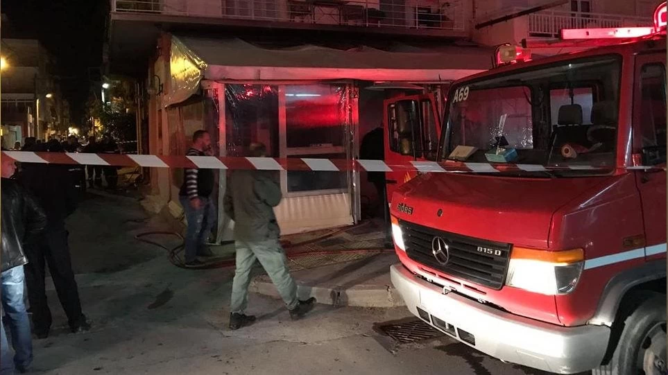 Τραγωδία στην Καλαμάτα: Ο ιδιοκτήτης χτυπούσε με βαριοπούλα τον τοίχο για να τις σώσει